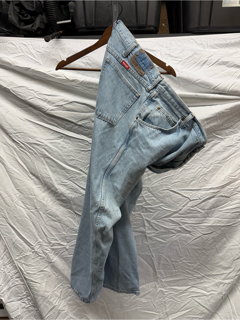 Vintage Wrangler Men’s Light Blue Relaxed Fit Jeans - Picture 4 of 5